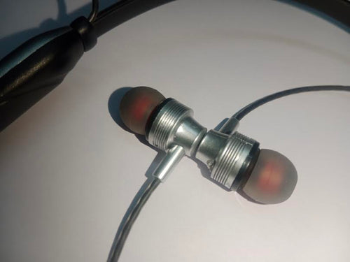 Signature VMB-117 Bluetooth Earphones with Deep BASS and High Definition immersive Audio